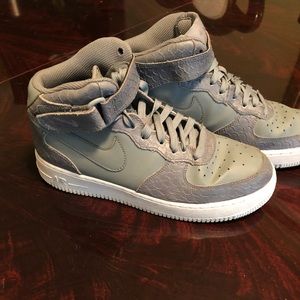 Women’s Nike gym shoes